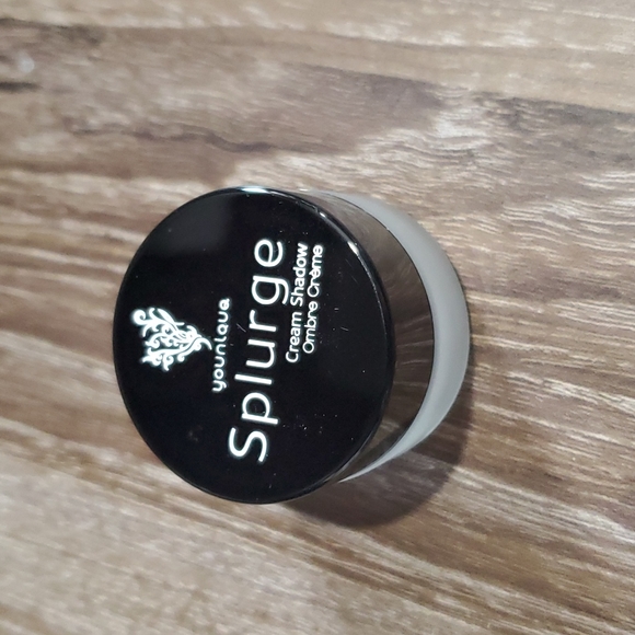 Younique Splurge Cream Eyeshadow Extravagant - Picture 2 of 5